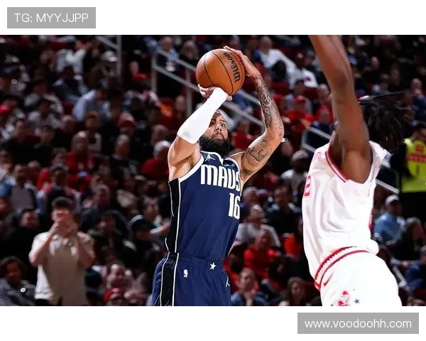 诺维茨基三分拉开空间，精准挡拆提升独行侠进攻效率